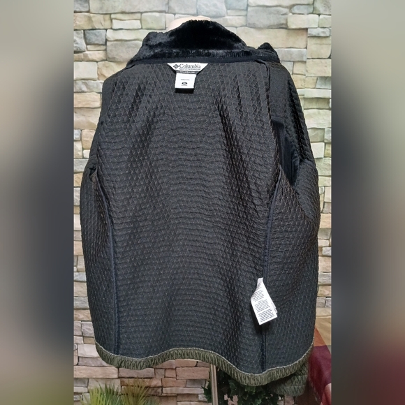 Columbia Womens XL Quilted Zip Jacket Army Green Faux Fur Collar Outdoor Cozy - Picture 6 of 8